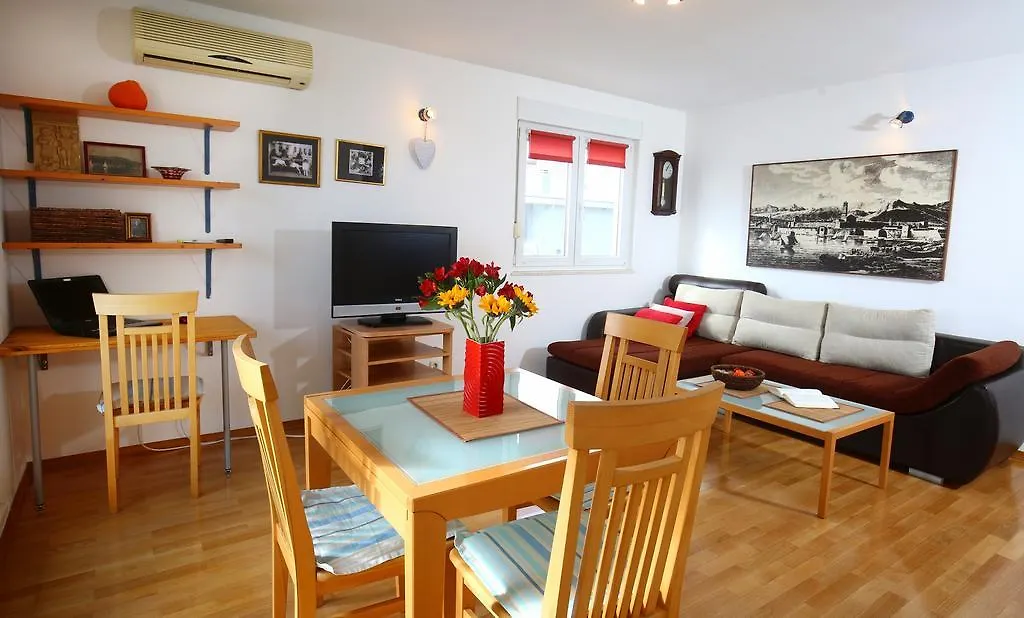 Split On The Beach, 2 Floors & Wide Terrace