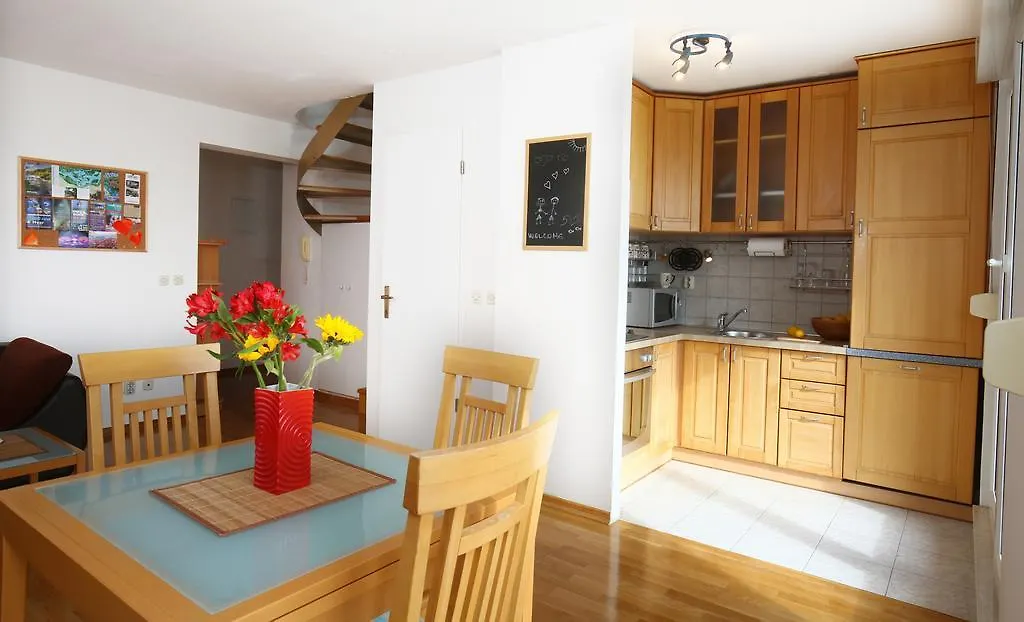 Appartamento Split On The Beach, 2 Floors & Wide Terrace