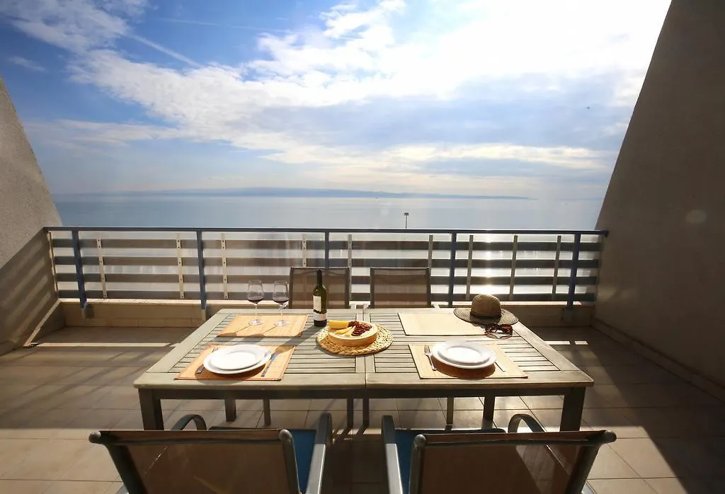 Split On The Beach, 2 Floors & Wide Terrace location